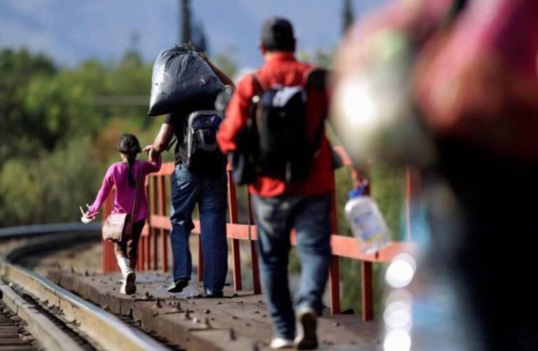 Migrantes latinoamericanos en EE. UU mejoran salarios en este país