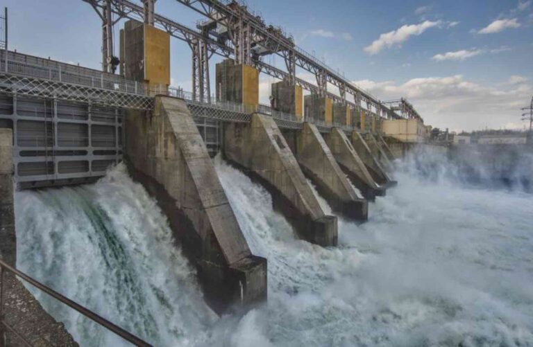 Advierten riesgos en proyecto hidroeléctrico de México por sequías