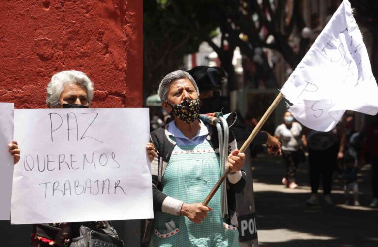 En Puebla criminalizan a comerciantes ambulantes