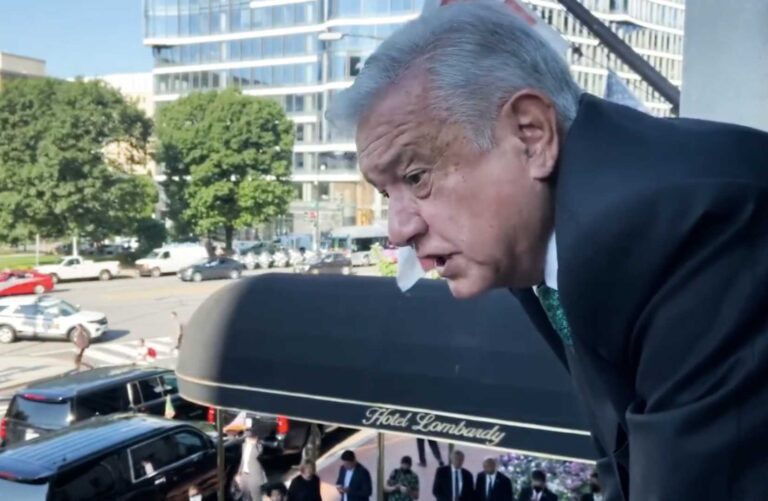 AMLO vende a migrantes como mano de obra barata