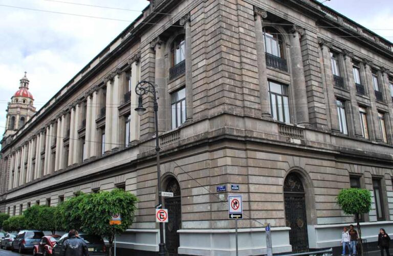 Decreto descentraliza oficinas de SEP federal a Puebla capital
