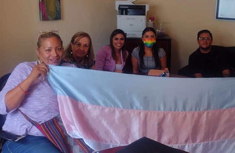 Trabajadoras sexuales piden alimentos y empleo
