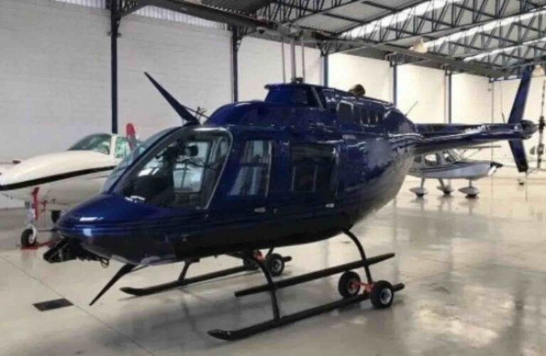 Roban helicóptero de hangar del Aeropuerto Internacional de la CDMX