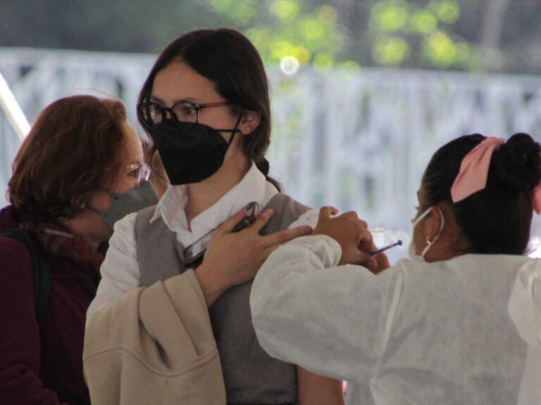 Anuncia Salud campaña de vacunación por temporada invernal