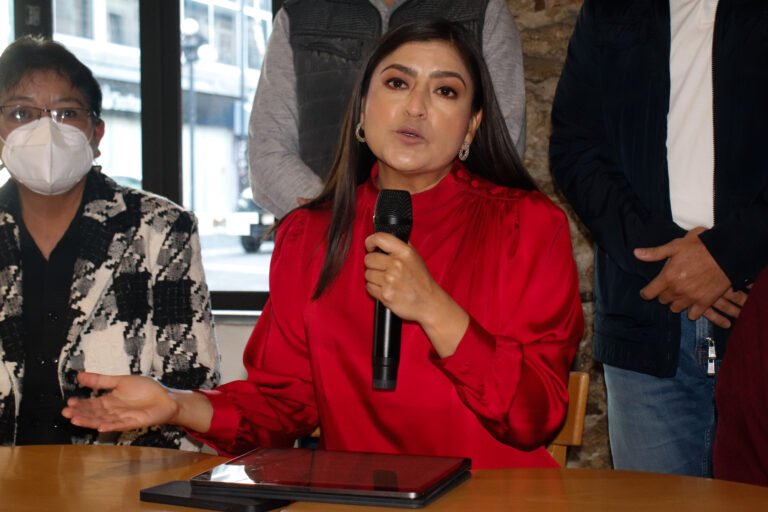 Buscan vincular a proceso a Claudia Rivera Vivanco ante nuevas amenazas a Yasmín Flores