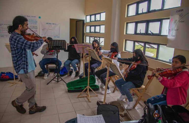 Jóvenes tzotziles forman orquesta sinfónica “Por La Paz de la zona norte”