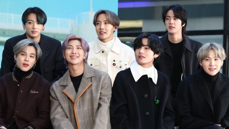 Miembros de BTS harán pausa por servicio militar, reanudarán hasta 2025.
