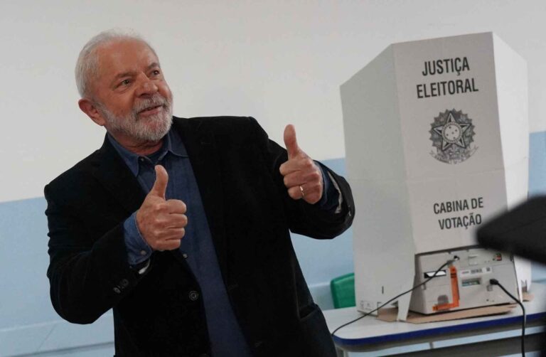 En las elecciones de hoy de Brasil, Lula del PT lleva la delantera