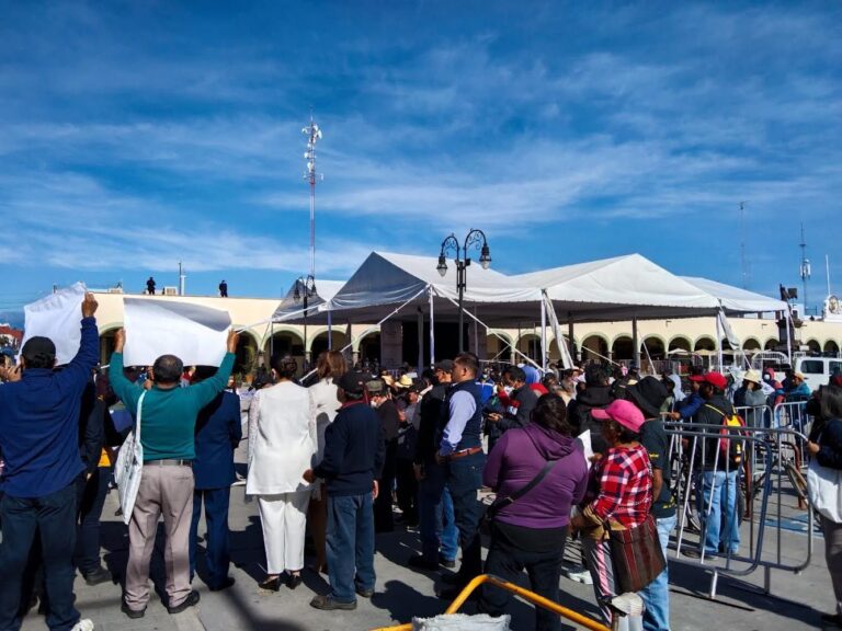 Enfrentamiento en el 1er informe de Paola Angón