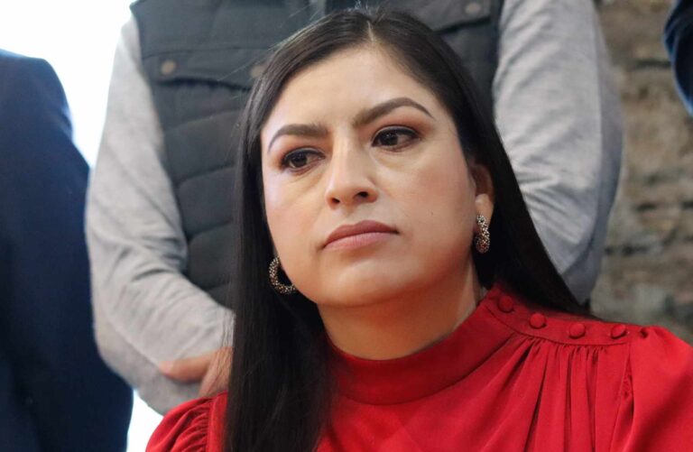 Claudia Rivera y Morena reciben amonestación pública por utilizar caricatura de AMLO