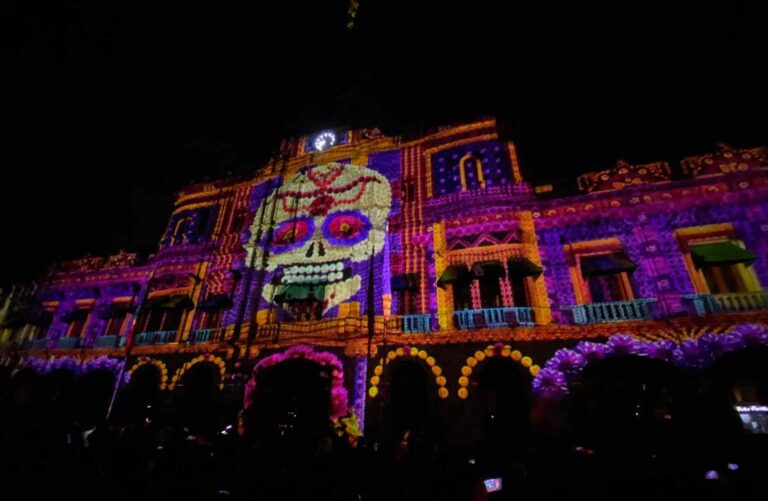 Seguirá video mapping en Palacio Municipal de Puebla por temporada de muertos