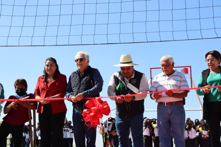 Gobierno de Tepexi de Rodríguez construye espacios deportivos en escuelas