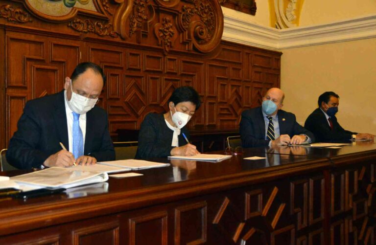 Migrantes residentes en Nueva York podrán concluir sus estudios en la BUAP