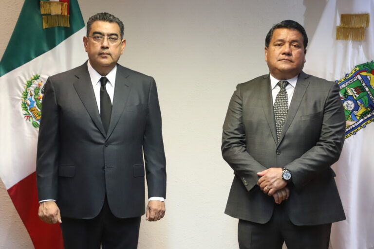 Pese a protestas, Gobierno estatal se rehúsa a desechar cobro a la verificación vehicular en Puebla