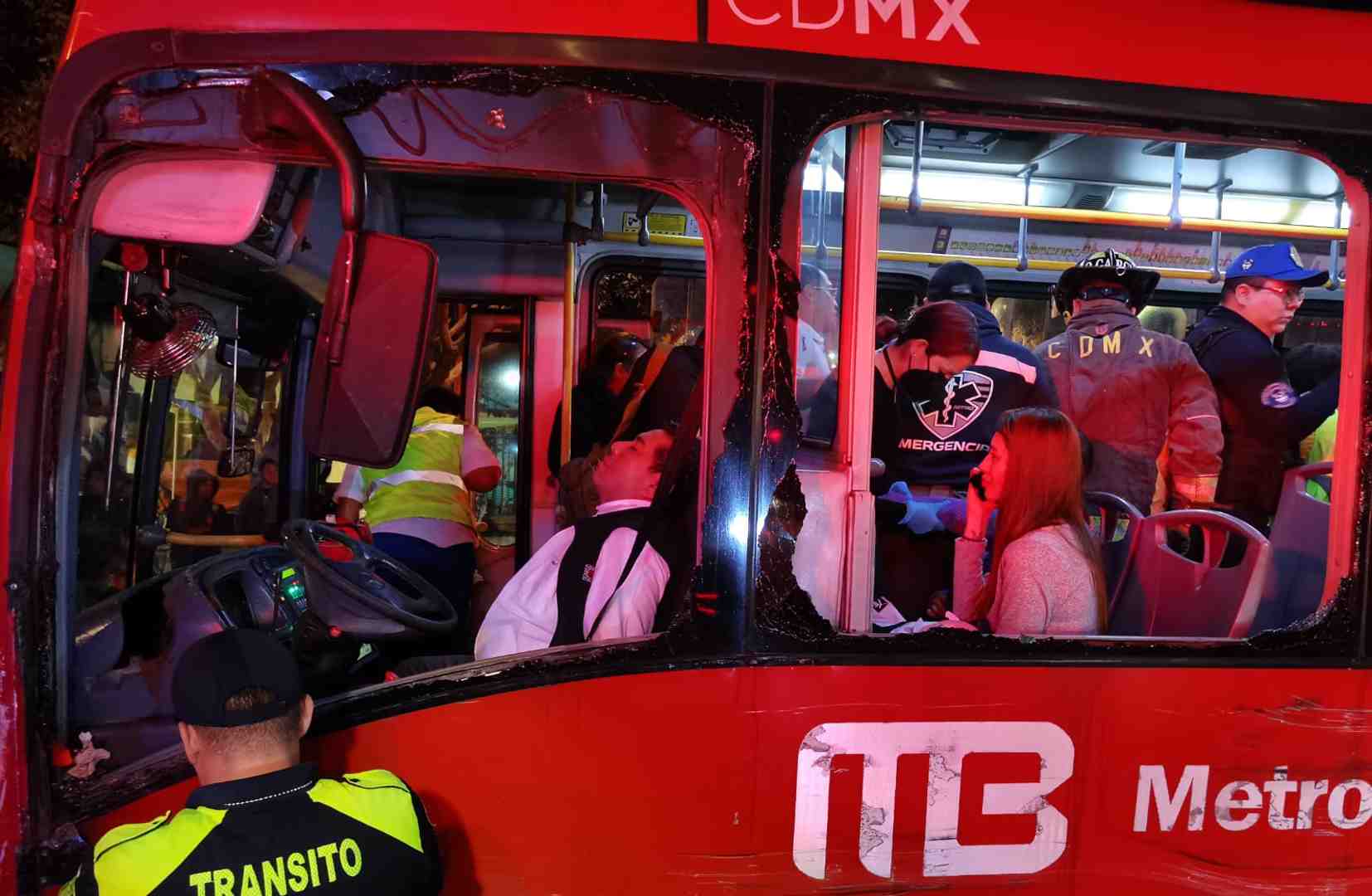 Chocan Unidades Del Metrobús En Hidalgo Y Paseo De La Reforma Hay Varios Heridos Contigo Puebla 3578