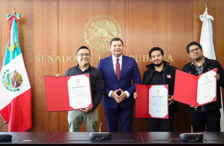 ¡Orgullo poblano! El Senado entregó reconocimientos a los tres poblanos que participaron en Pinocchio.