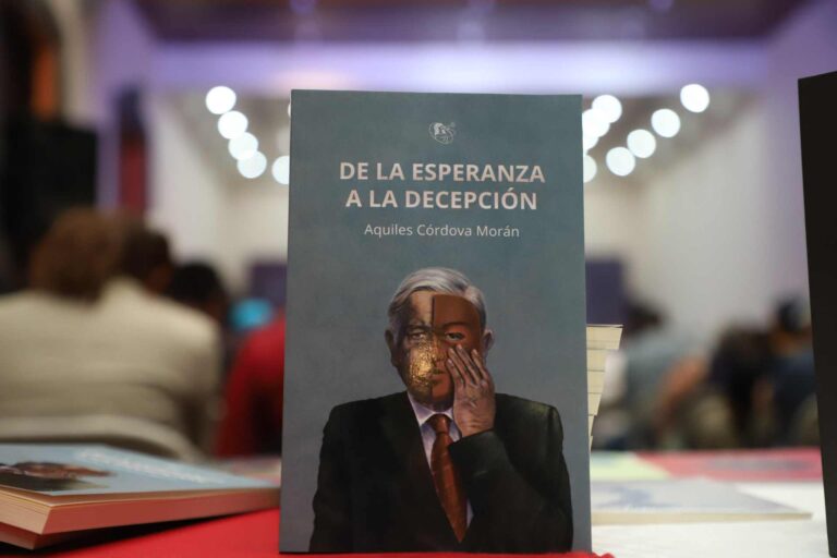 Presentan nuevo libro de Aquiles Córdova Morán