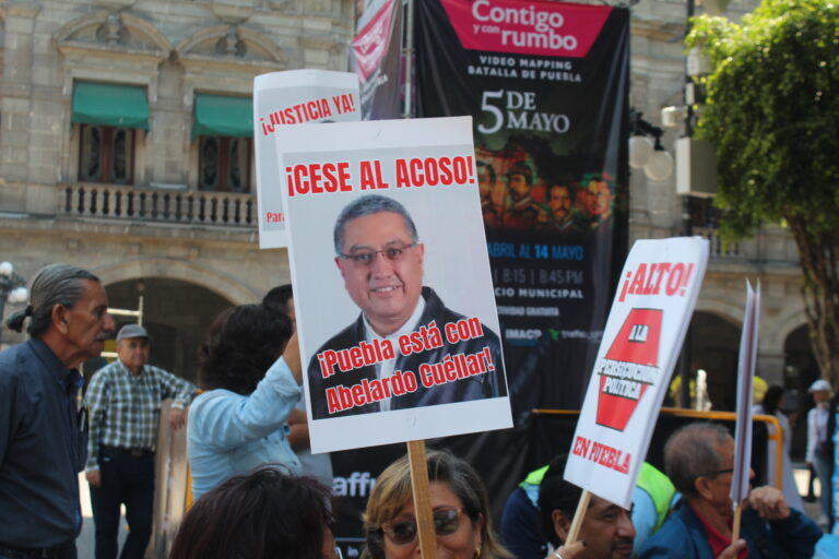 Colectivos acusan supuesta “persecución política” en contra de Abelardo Cuéllar