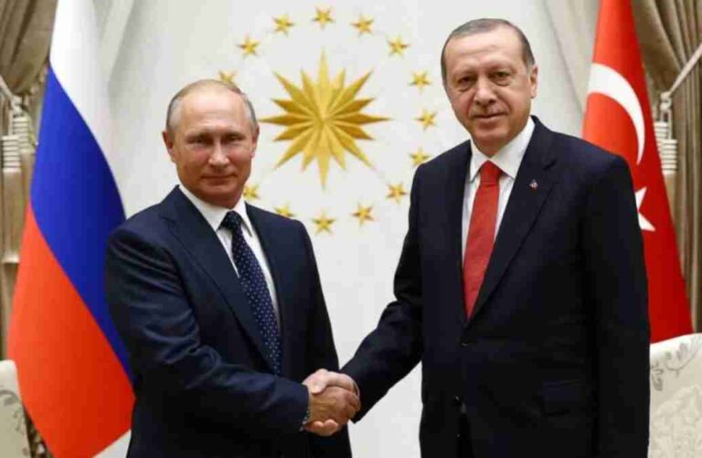 Putin y Erdogan participan en la entrega de combustible a la primera central nuclear turca
