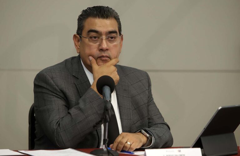 Tunden a Sergio Salomón por apoyar el Plan B de AMLO
