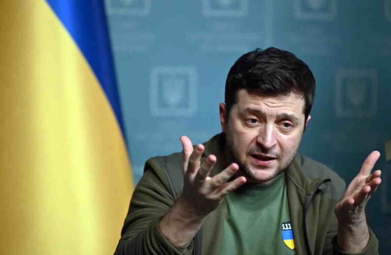 Zelenski les desea la muerte a “los del Kremlin” y Medvédev responde