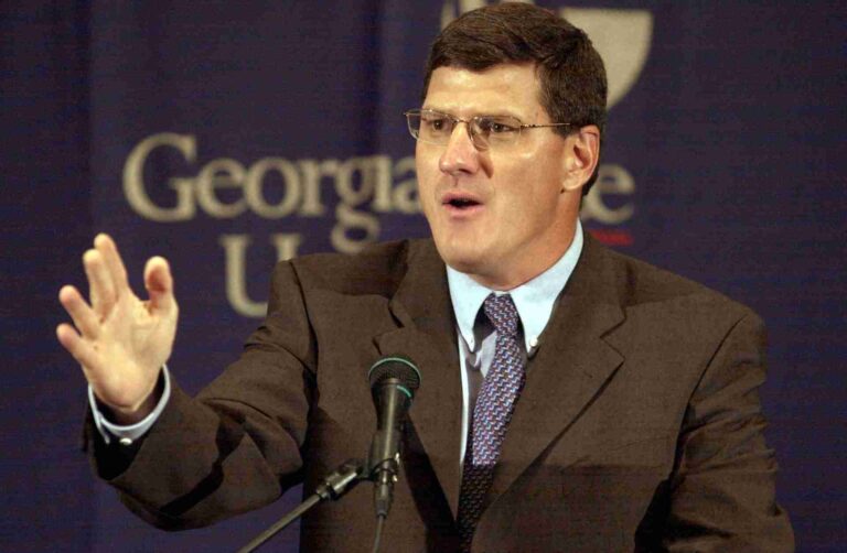 EEUU terminará dejando solo a Ucrania, «huyendo» tal como lo hizo en Afganistán: Scott Ritter