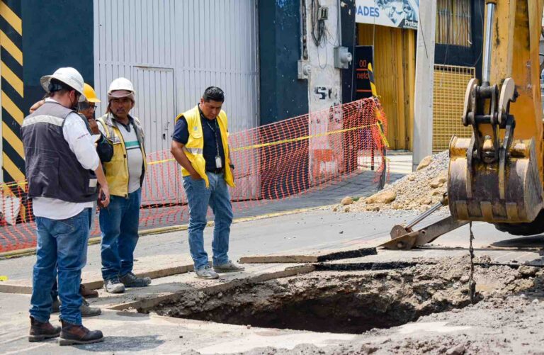 Reportan socavón ¡en la capital!