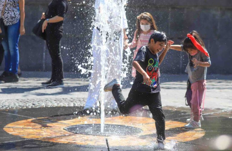 Exhorta Secretaría de Salud a población cuidarse de golpes de calor