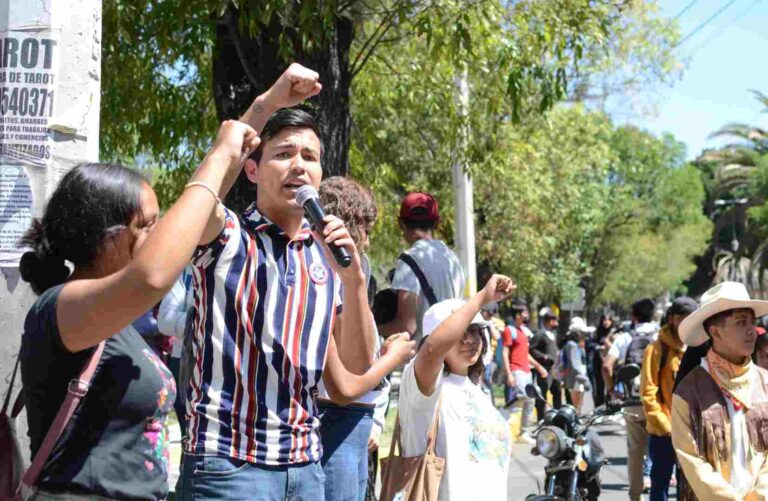 Estudiantes exigen mejores condiciones de educación