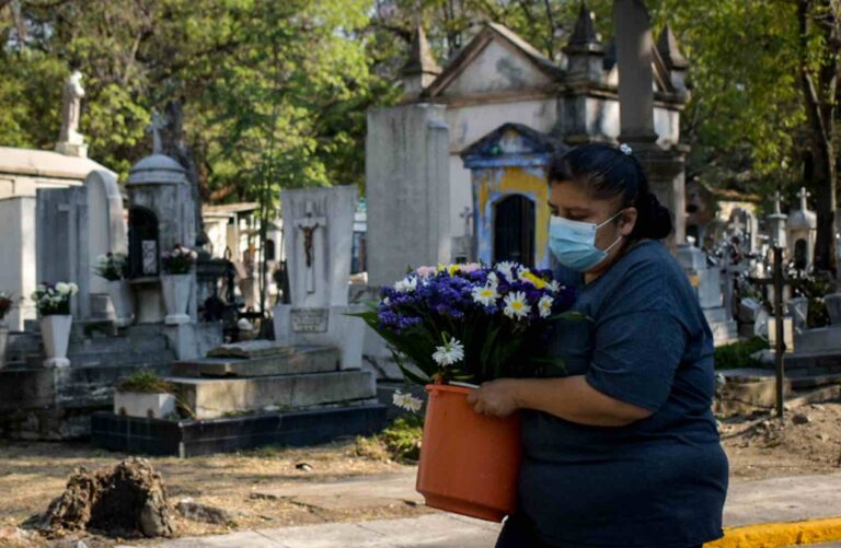 Listos panteones de la capital ante Día del Padre 2023