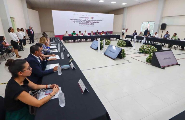 Amplía SEP sistema educativo universitario: aprueba 18 nuevas opciones de estudios