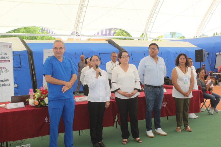 Brinda Tecomatlán jornada de médica