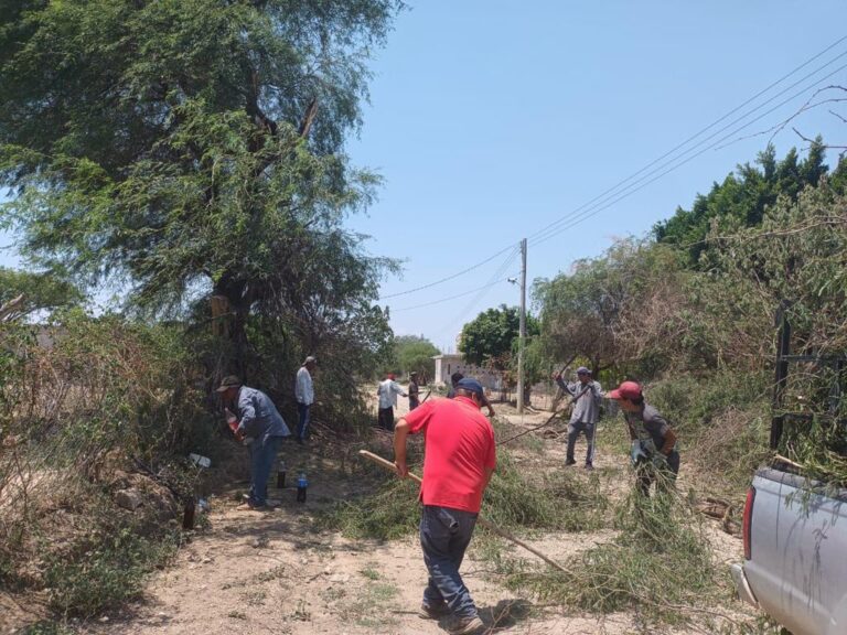 Niegan gobierno atención a vecinos de Acatlán