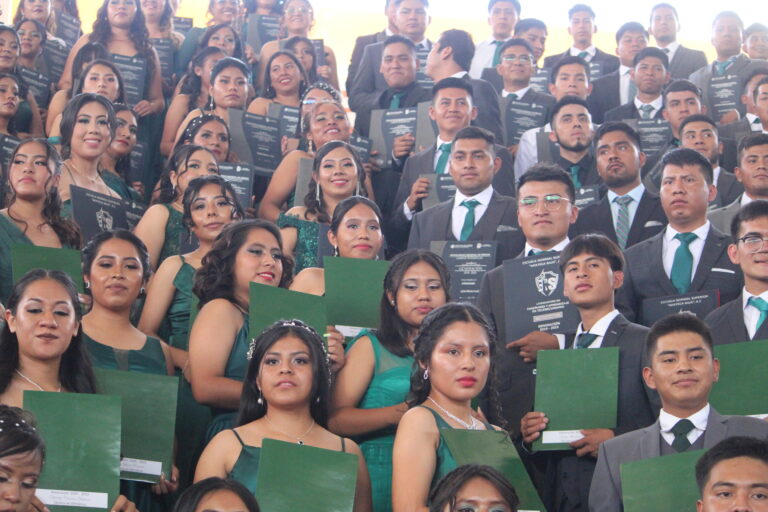 México necesita profesionistas revolucionarios