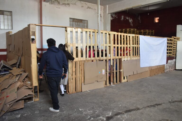 Exigen construcción de una escuela