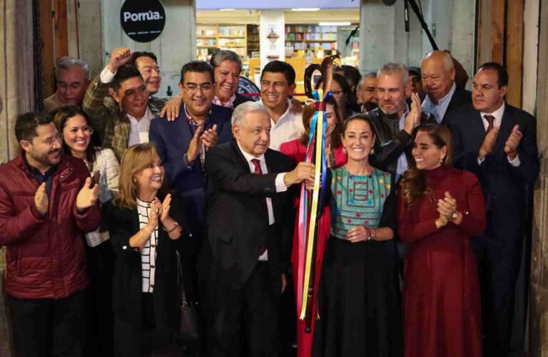 Asiste Céspedes a la entrega del bastón de mando a Claudia Sheinbaum