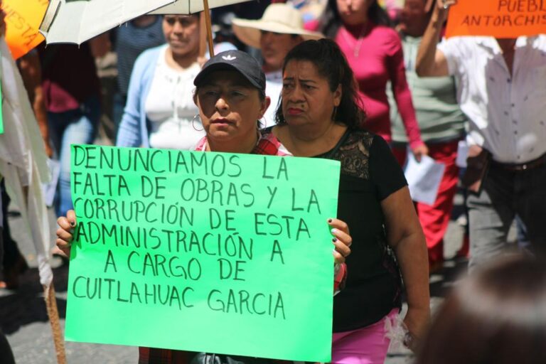 Miles de personas protestan contra corrupción del gobierno de Cuitláhuac García
