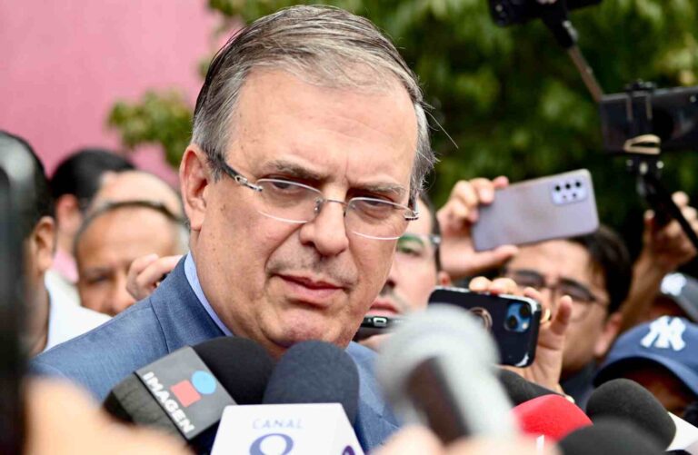 Ebrard promete estar en la boleta presidencial de 2024