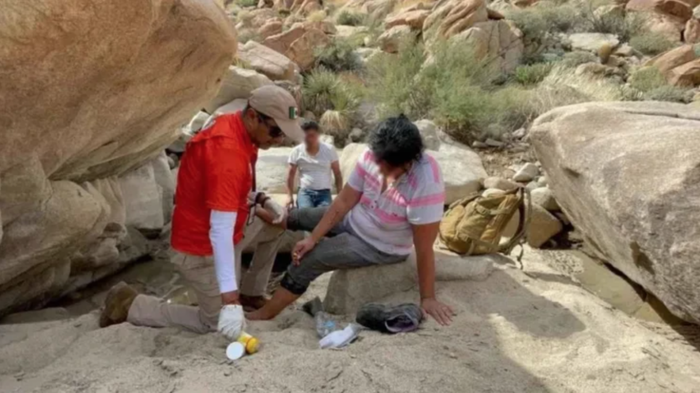 Rescatan a migrantes mexicanos en el desierto de Tecate