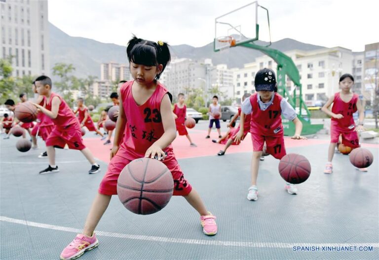 ¿Por qué China quiere alejar a los niños de los celulares?