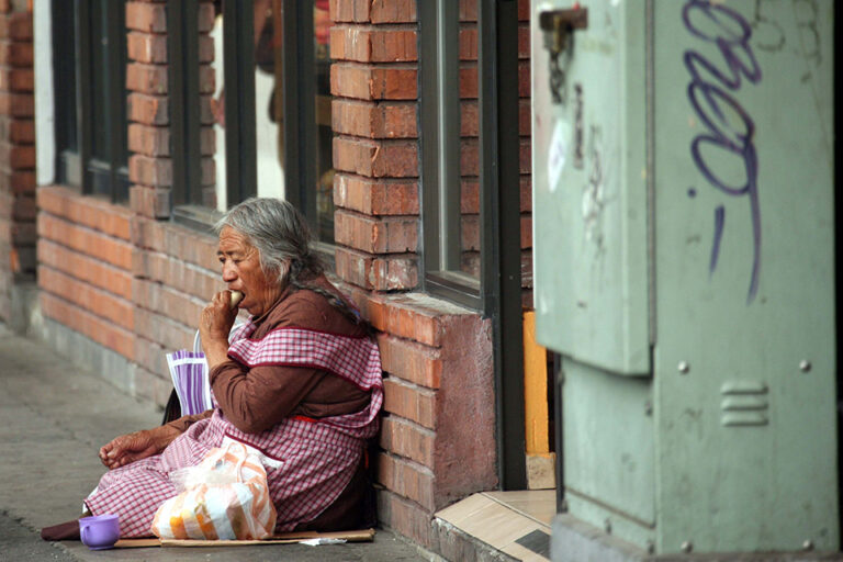 La mayoría de los pobres se concentran en zonas urbanas.