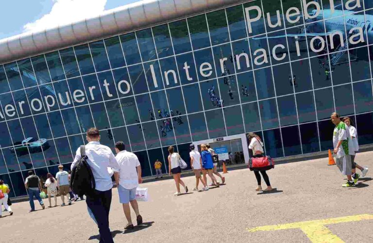 Suspenden despegues y aterrizajes en el Aeropuerto Hermanos Serdán por mal clima