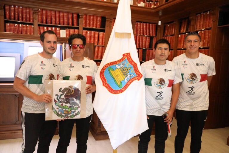 Abanderan a atletas poblanos que participan en los Panamericanos 2023