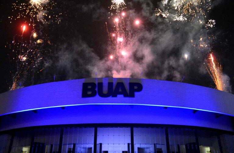 El CCU celebra su XV aniversario con una fiesta de color, luces, música y arte