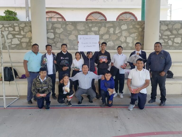 Estudiantes brindan apoyo a damnificados de Guerrero