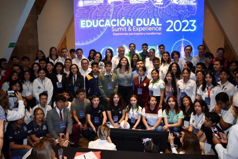 Representa Huitzilan al CBTa 168 en el Congreso Nacional «Summit & Experience»