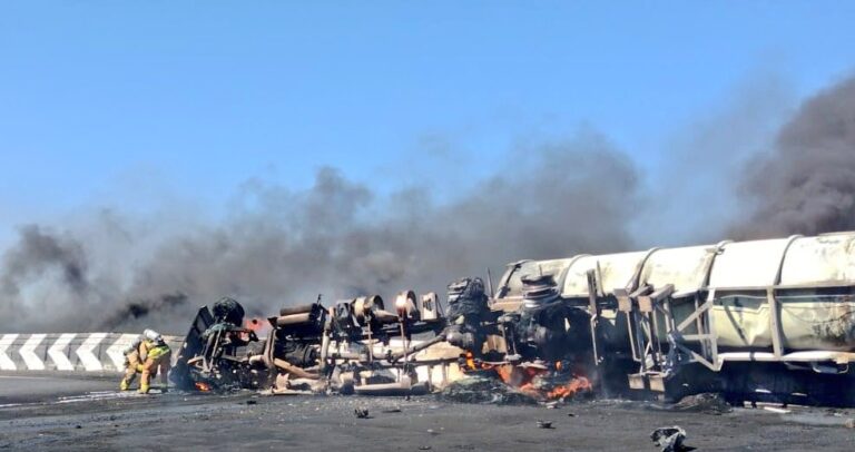 Cierran autopista Puebla-Orizaba por explosión de pipa