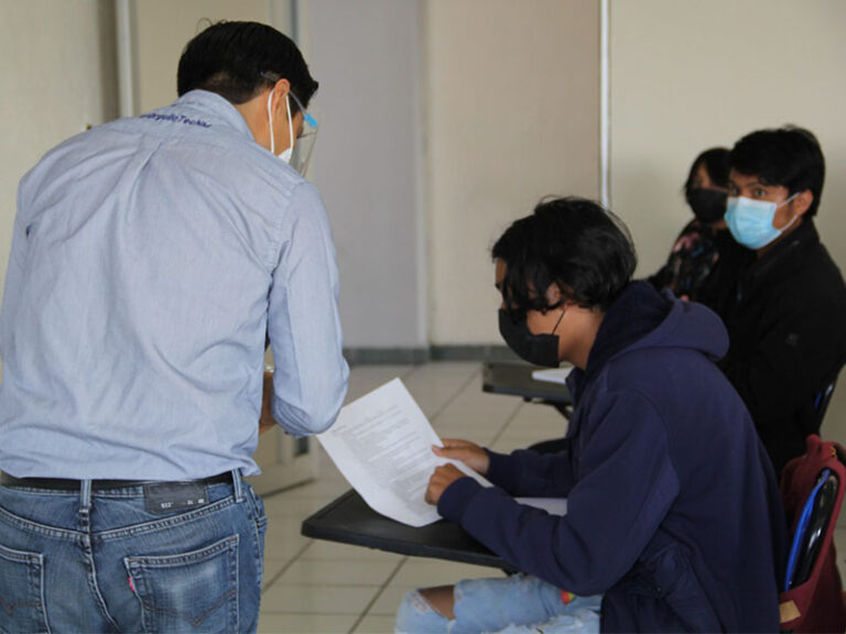 Más de 130 mil estudiantes de bachiller regresan a clases este 3 de enero