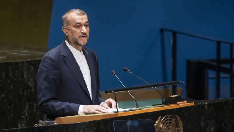 Irán: “EE.UU. y el Reino Unido cometieron un error estratégico al bombardear Yemen”