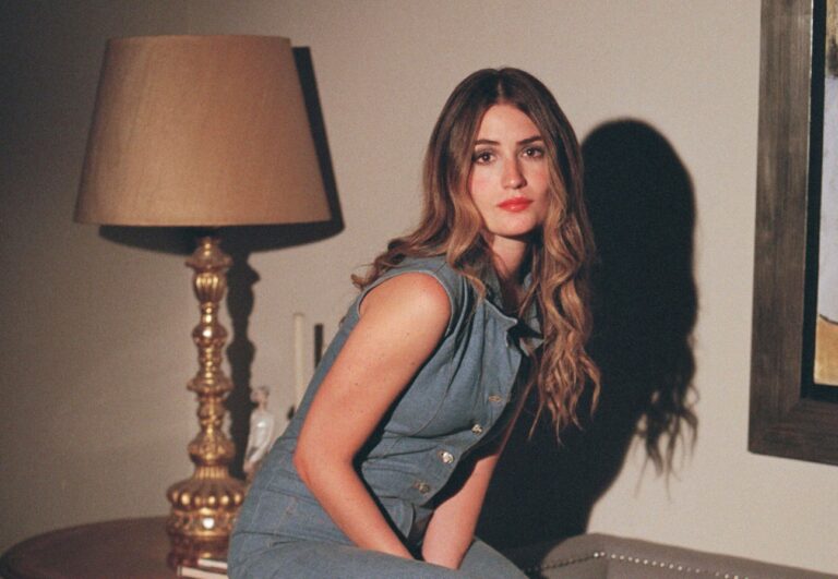 Alessandra Aguirre vive en «Contravía»